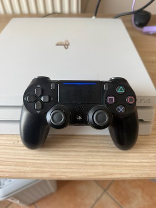 PlayStation 4 Pro Bianca 1TB + Controller