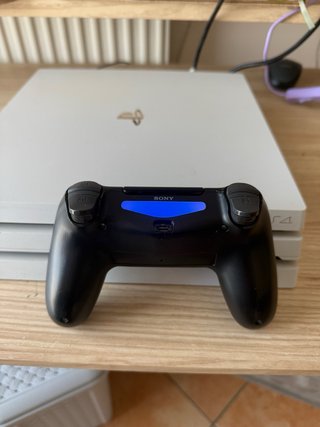 PlayStation 4 Pro Bianca 1TB + Controller