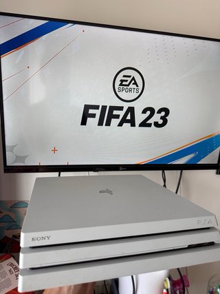 PlayStation 4 Pro Bianca 1TB + Controller