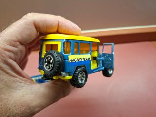 Majorette Coche Azul y Amarillo con Moto Acuática
