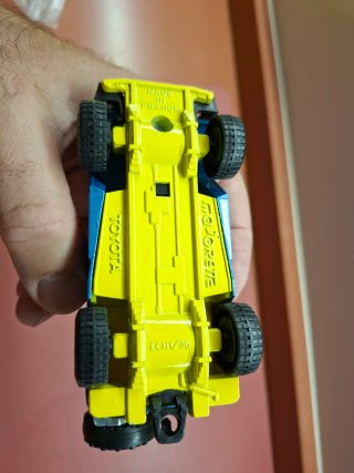 Majorette Coche Azul y Amarillo con Moto Acuática
