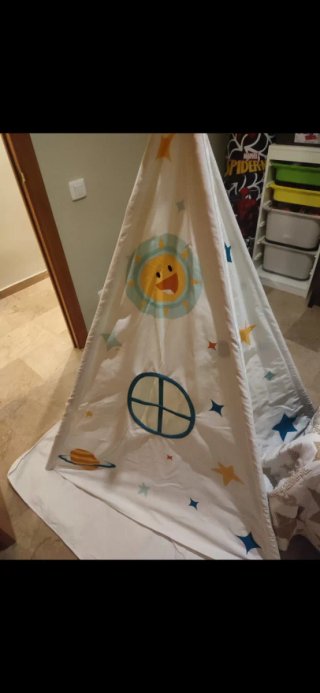 Tienda tipi infantil con estrellas