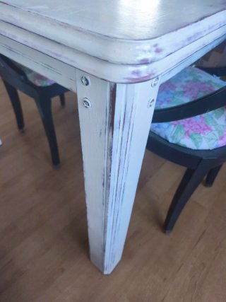 Mesa comedor extensible y 2 sillas