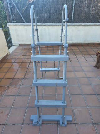 Escalera Piscina 1.38m Metal/Plástico Gris