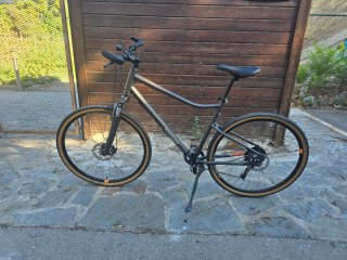 Bicicleta trekking riverside 700