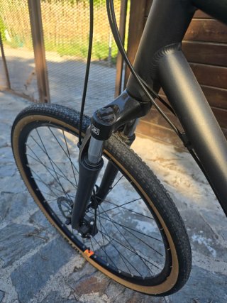 Bicicleta trekking riverside 700