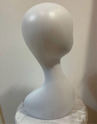 Cabeza de maniquí blanca