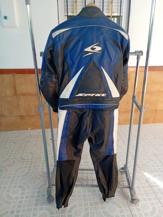 Mono de moto Spyke azul y negro
