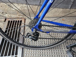 Bicicleta Carrera Híbrida Aluminio/Carbono