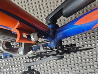 Bicicleta Carrera Híbrida Aluminio/Carbono
