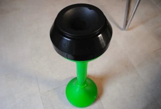 Cenicero Nesa verde y negro