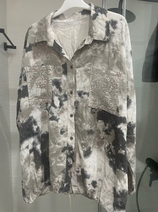 Chaqueta oversize con pedrería