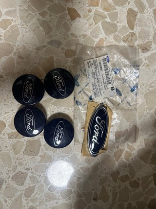 Tapas y Emblema Ford
