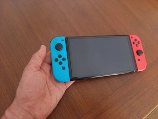 Nintendo Switch OLED Roja y Blanca