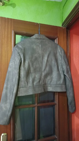 Cazadora polipiel Stradivarius marrón