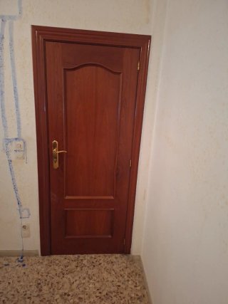 3 Puerta madera, 1 puerta madera y cristal 188x70