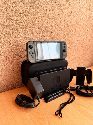 Nintendo Switch V2 + Estuche
