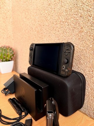 Nintendo Switch V2 + Estuche