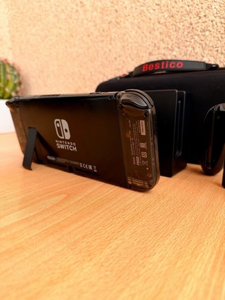 Nintendo Switch V2 + Estuche