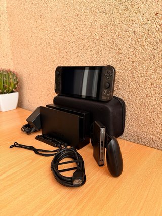 Nintendo Switch V2 + Estuche