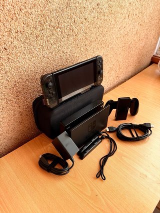 Nintendo Switch V2 + Estuche