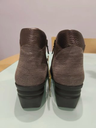 Botín piel Camel, 24 H. Con etiqueta.Costaron 119€