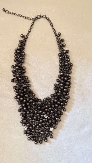 Collar metal con piedras tipo diamante