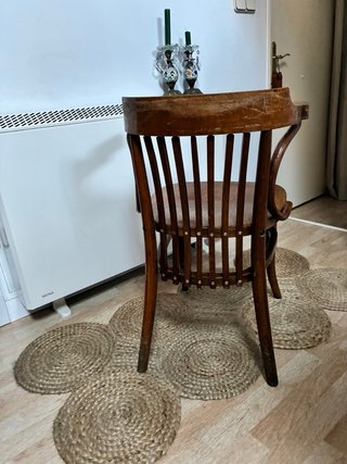 Silla antigua estilo francés de madera