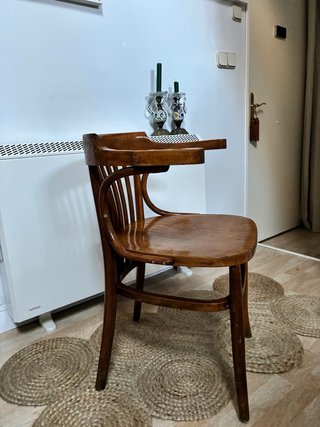 Silla antigua estilo francés de madera