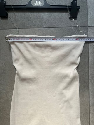 Abito lungo spalle scoperte beige