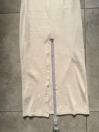 Abito lungo spalle scoperte beige