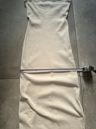 Abito lungo spalle scoperte beige