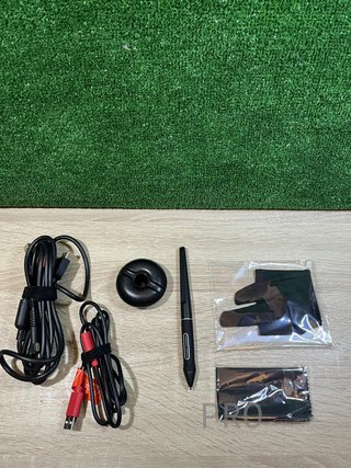 Tablet grafico con schermo HUION Kamvas 13