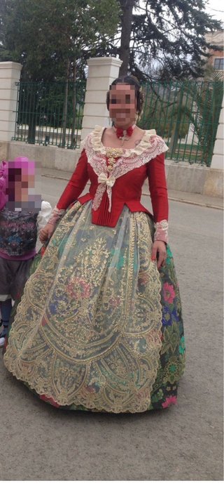 Traje de Fallera Oro y Rojo