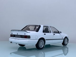 1:18 Ford Sierra RS Cosworth 4X4 año 1992 Blanco