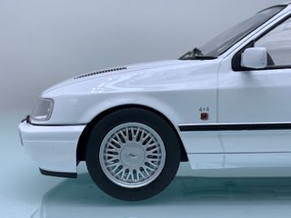 1:18 Ford Sierra RS Cosworth 4X4 año 1992 Blanco