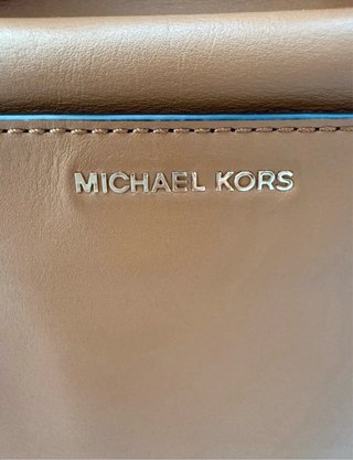 Bolso Michael Kors Marrón con Tachuelas Doradas