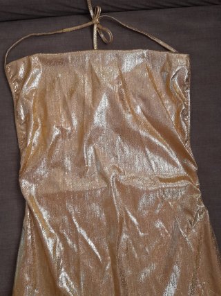 Vestido dorado fantasía. Ideal para fiestas