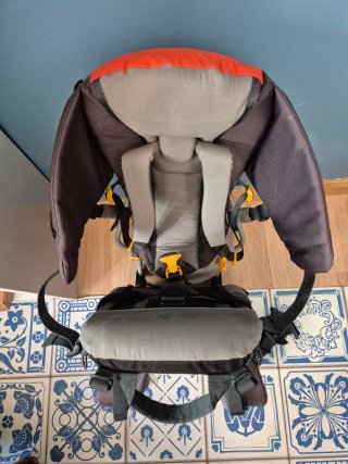 Mochila Deuter Kid Comfort I con parasol