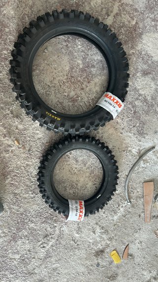 Neumáticos Cross Maxxis 90/100-14 y 2.50-10