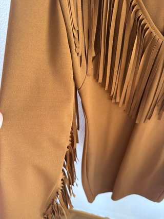 Vestido marrón con flecos