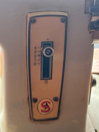 Máquina de coser Singer antigua