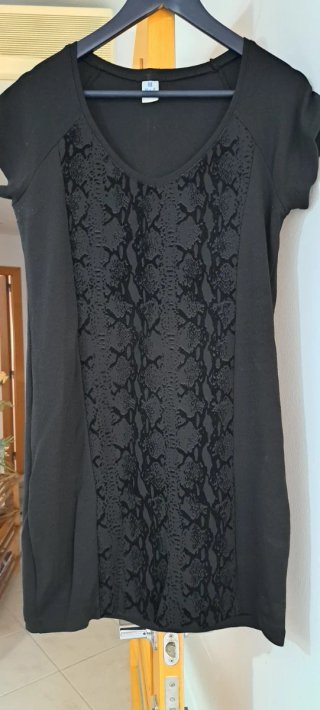 Vestido negro con estampado serpiente Talla M/L
