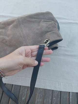 Bolso de ante marrón y negro