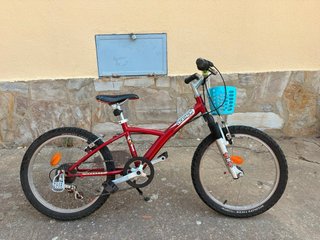 Bicicleta infantil roja Decathlon
