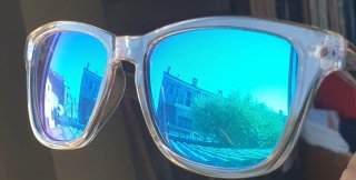 Gafas de sol infantiles modelo wayfarer.