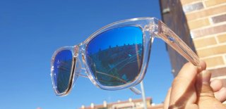 Gafas de sol infantiles modelo wayfarer.