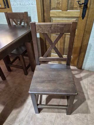Conjunto mesa y 4 sillas madera maciza