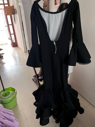 Traje de flamenca negro volantes