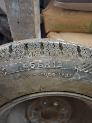 2 Llantas y Cubiertas Renault 5